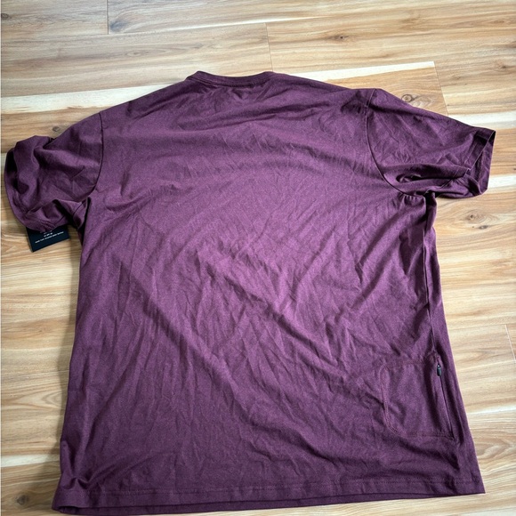 MENS XL ATHLETIC RED T-SHIRT NEW WITH TAGS - Picture 4 of 4
